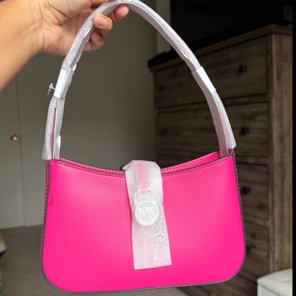 Michael Kors Pink Hobo Bag with Sleek Design - Picture 2 of 4
